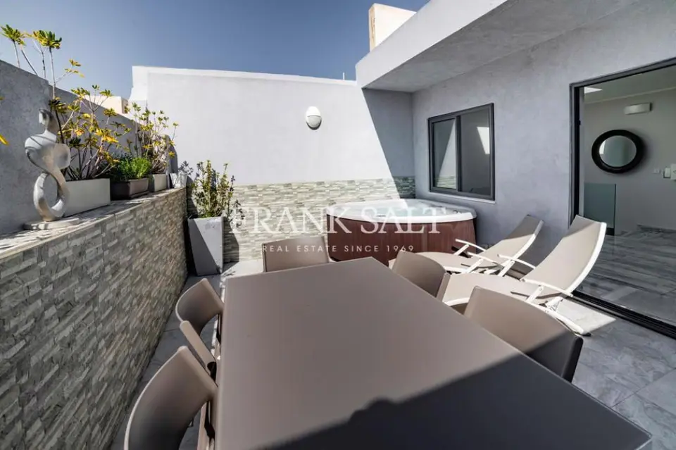 Sliema, Furnished Town House