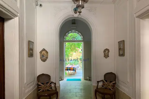7 Bedroom House of Character For Sale in Zebbug