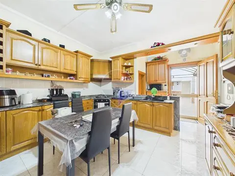 3 bedroom Terraced House for sale in Salina