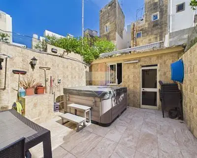 3 bedroom Maisonette for sale in Hamrun
