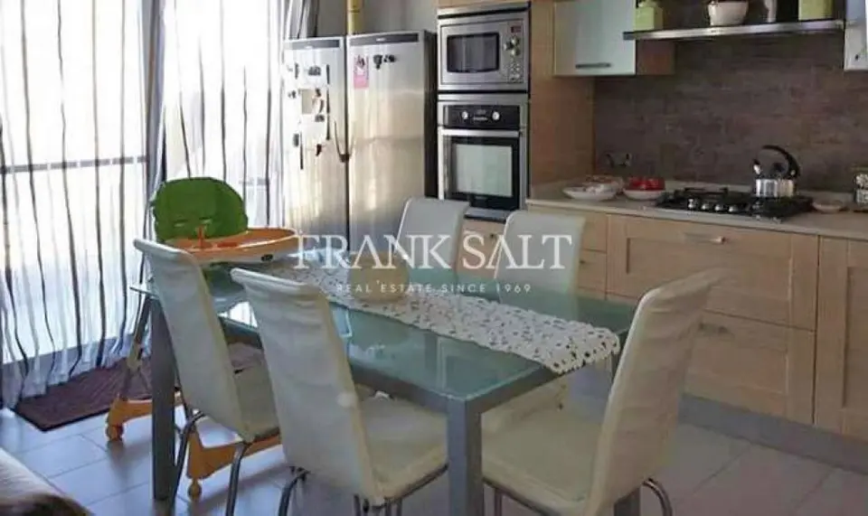Naxxar, Furnished Penthouse