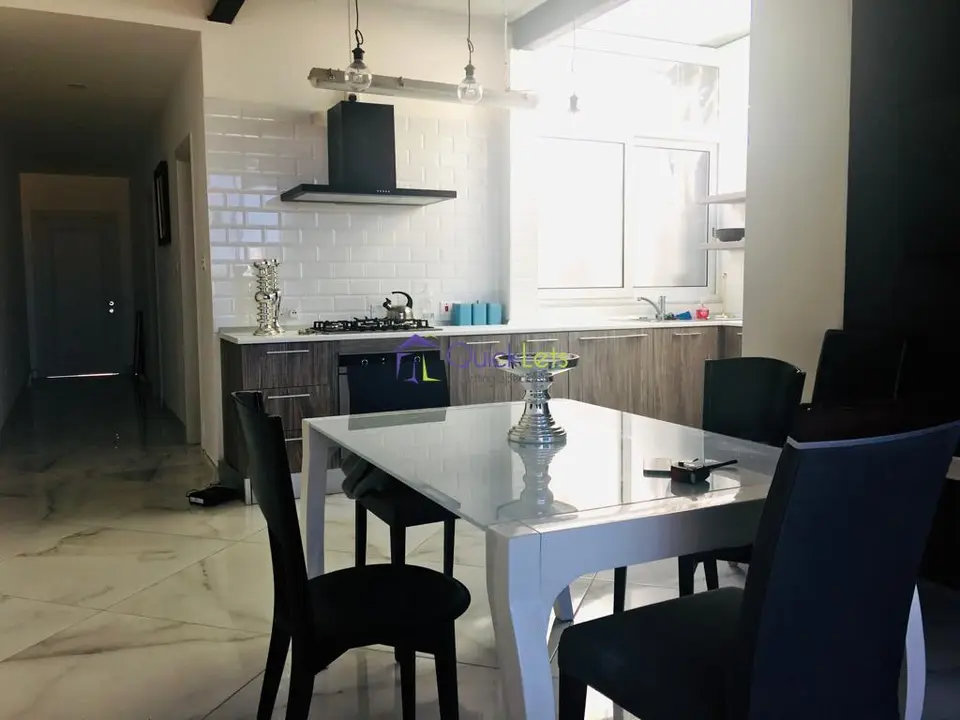 2 bedroom Penthouse to rent in Gzira