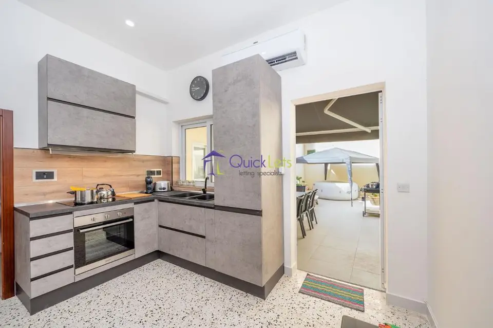 3 bedroom Maisonette to rent in Rabat