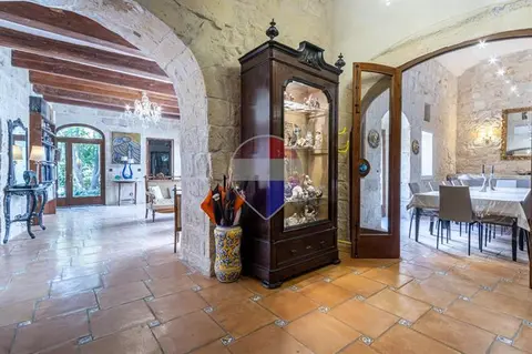 9 Bedroom House of Character For Sale in Birkirkara