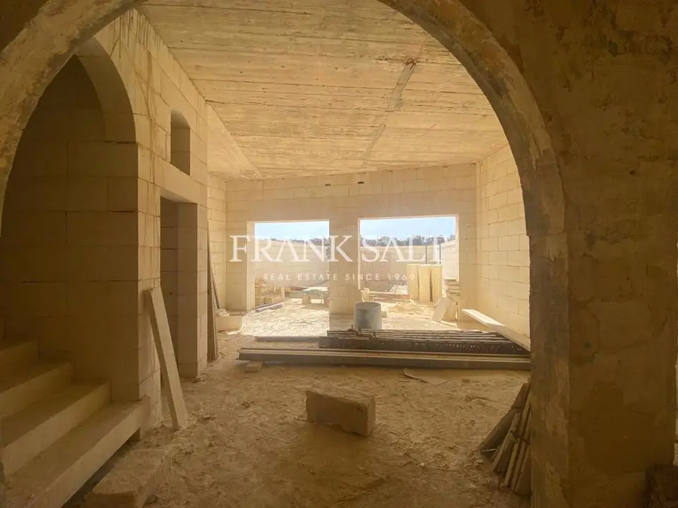 Xaghra, House of Character