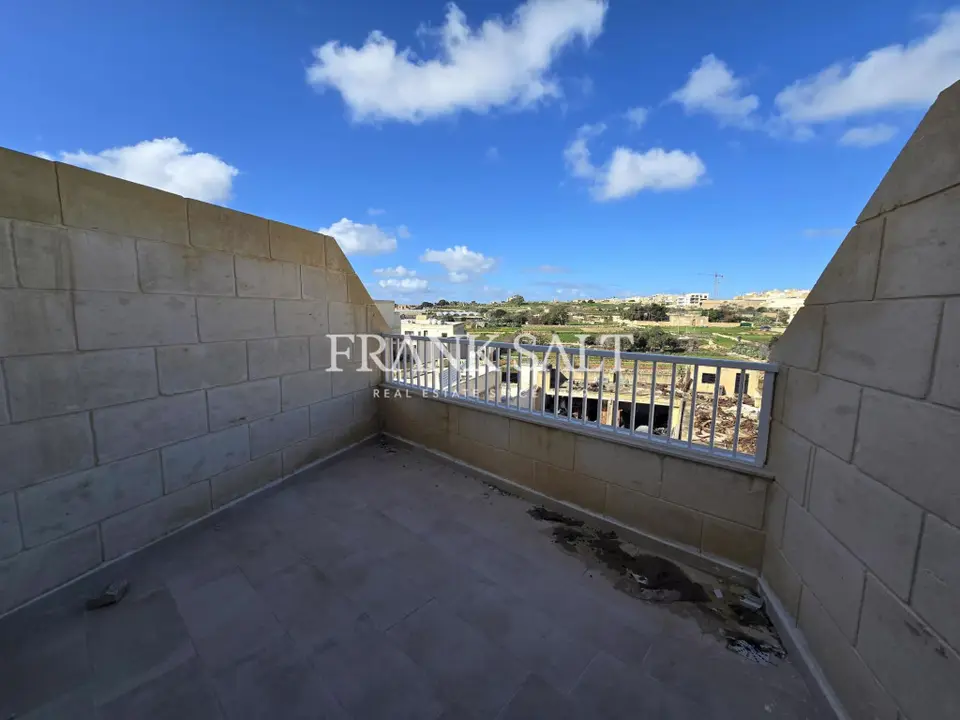 Ghajnsielem Shell form Penthouse
