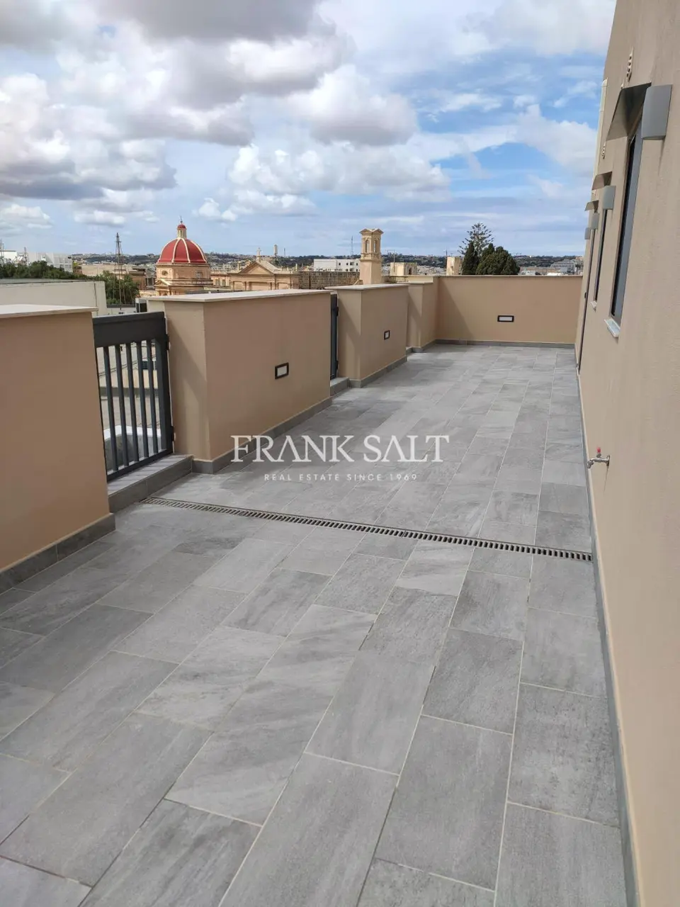 Santa Venera, Finished Penthouse