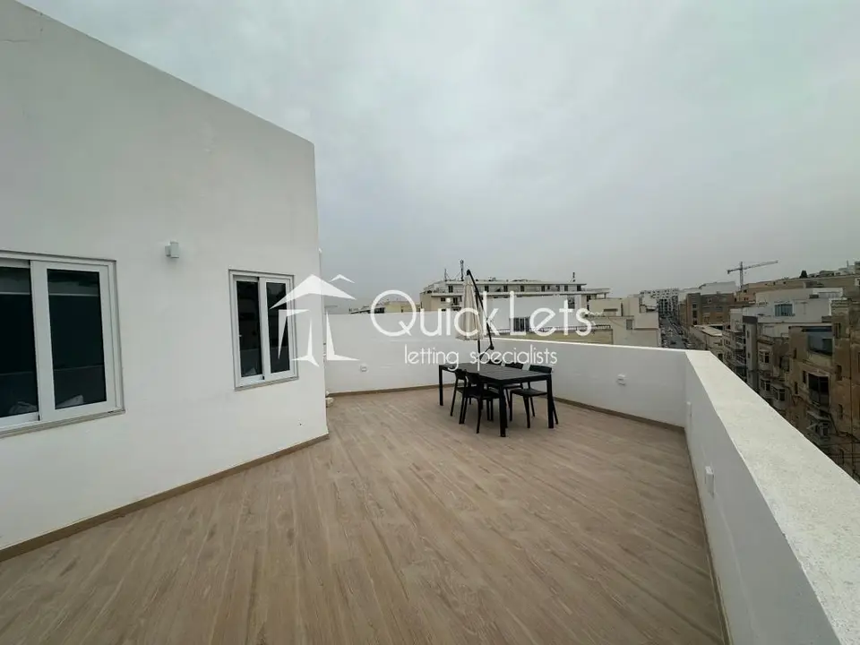 2 bedroom Penthouse to rent in Gzira