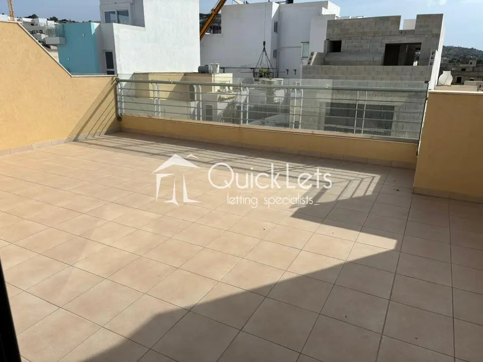 2 bedroom Penthouse to rent in Bahar ic-Caghaq