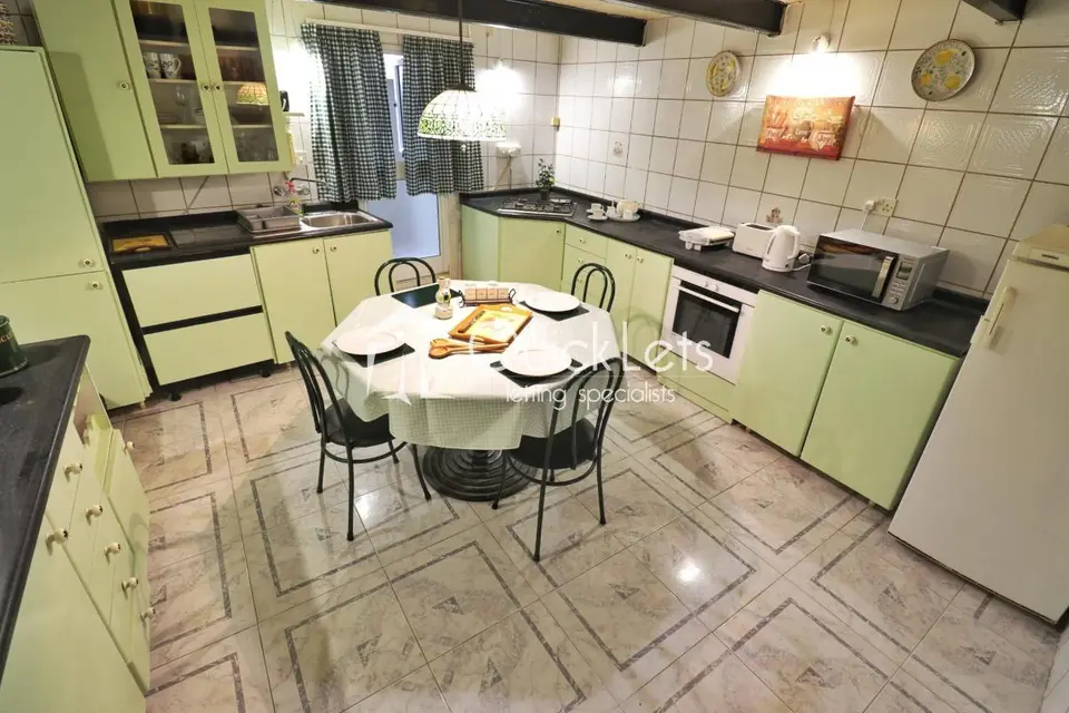 2 bedroom Townhouse to rent in Rabat