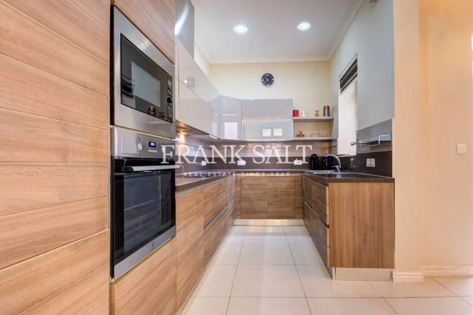 Vittoriosa Furnished Townhouse