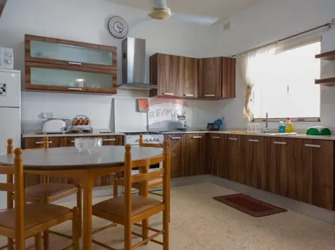 2 bedroom Maisonette Solitary to rent in Pieta