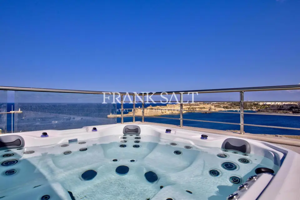 Valletta, Furnished Penthouse
