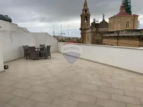 2 bedroom Penthouse to rent in Naxxar