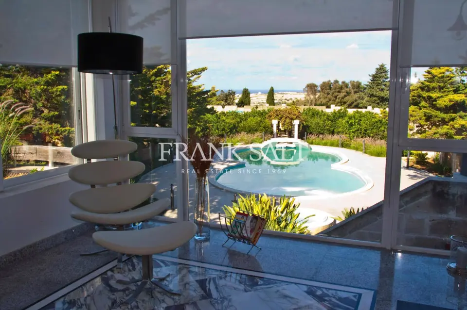 Mosta, Detached Villa