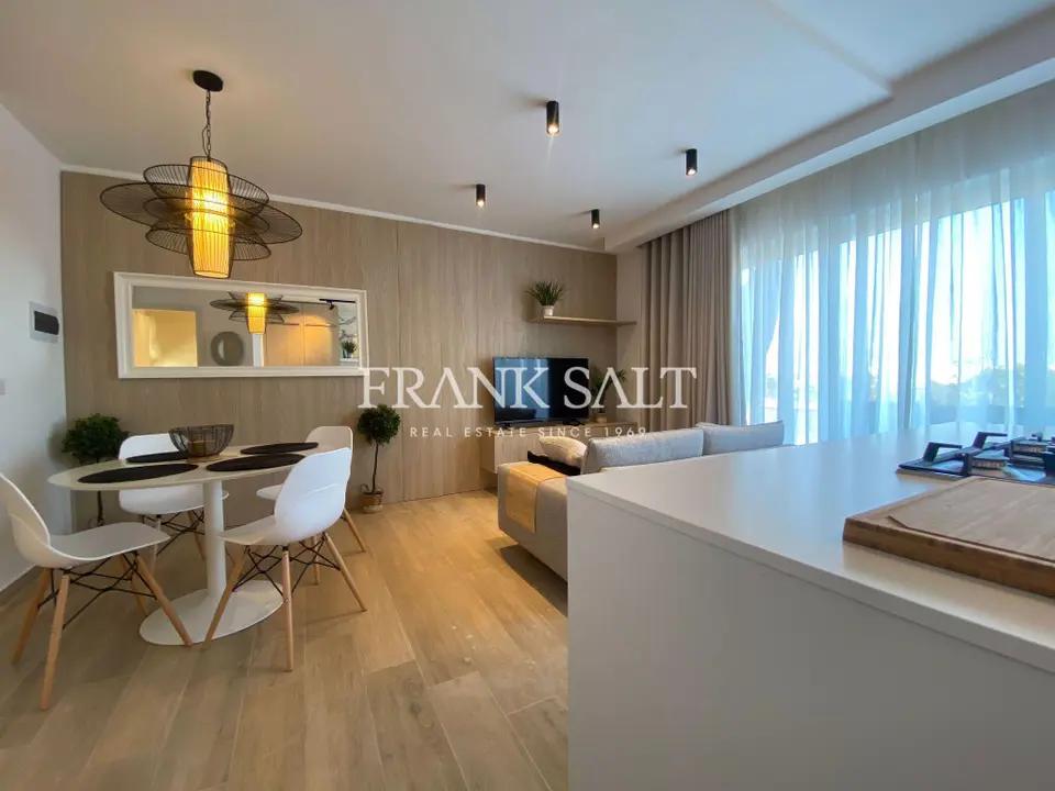 Pembroke, Penthouse