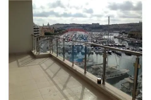 3 bedroom Apartment to rent in Ta' Xbiex