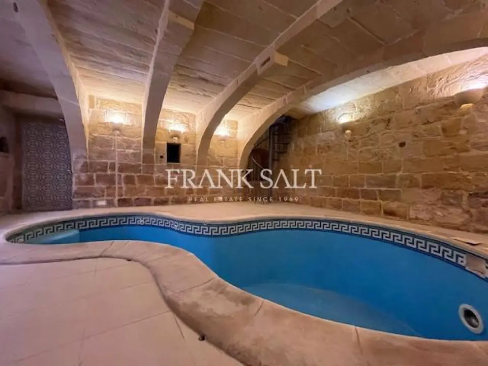 Gharb, Furnished Farmhouse