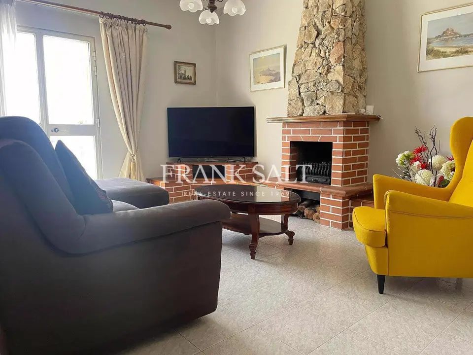 Pembroke, Furnished Semi-detached Villa