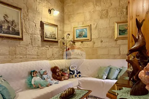 2 Bedroom Town House For Sale in Valletta