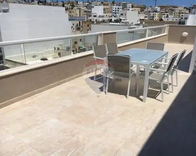2 bedroom Penthouse to rent in Gzira