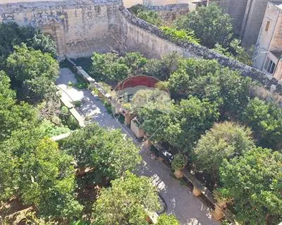 6 bedroom Palazzo for sale in Tarxien