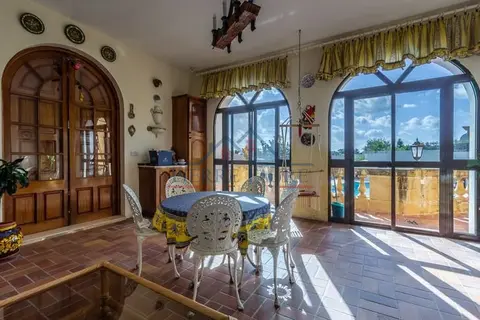 9 Bedroom Detached Villa For Sale in Madliena