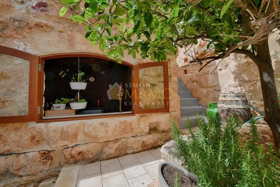 Townhouse with a yard