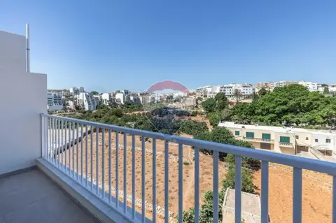 2 bedroom Penthouse to rent in St Julian's