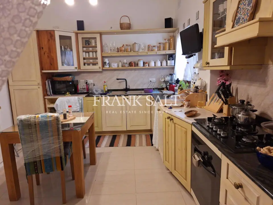 Qrendi Furnished Apartment