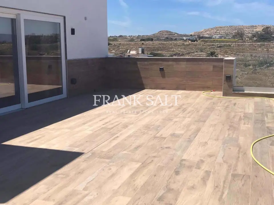 Bahar ic-Caghaq, Furnished Penthouse