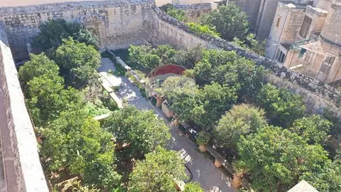 6 bedroom Palazzo for sale in Tarxien