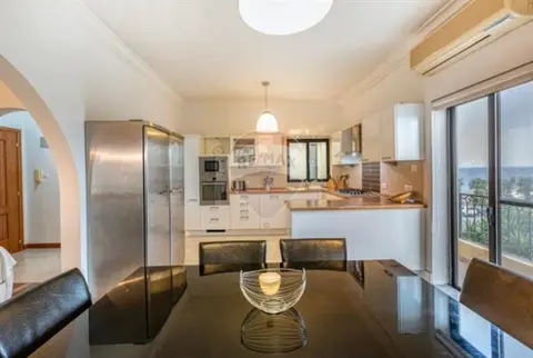 3 bedroom Apartment for sale in Pembroke