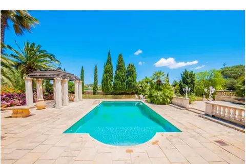 5 Bedroom Villa For Sale in Iklin
