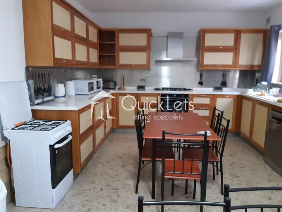 5 bedroom Terraced House to rent in Bugibba