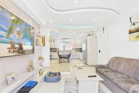 3 Bedroom Apartment For Sale in Marsascala