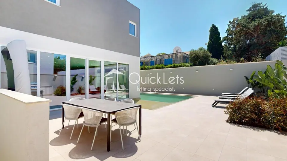6 bedroom Semi Detached Villa  to rent in Bahar ic-Caghaq