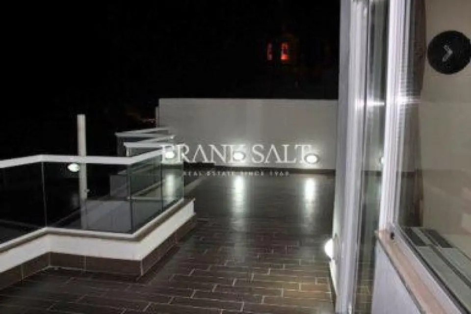 Naxxar, Furnished Penthouse