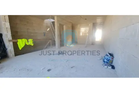 2 Bedroom Penthouse For Sale in Attard