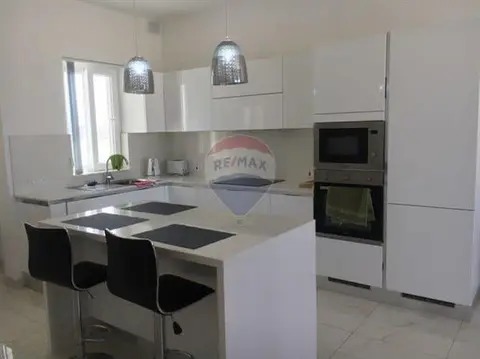 2 bedroom Penthouse to rent in Gzira