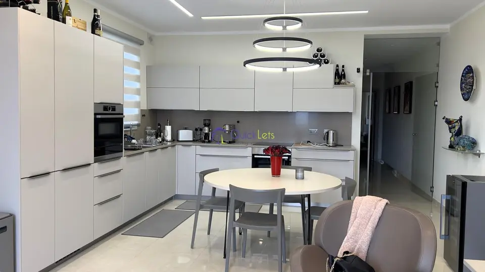 2 bedroom Penthouse to rent in Attard