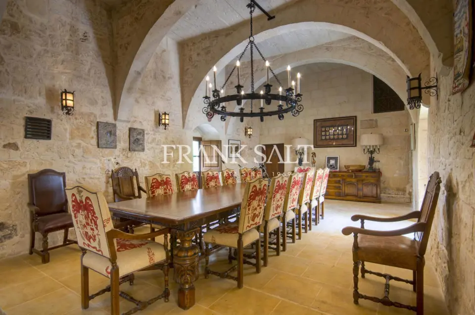 Qormi, Furnished Palazzo