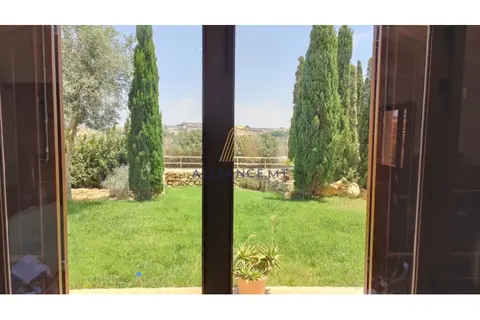 Farm House For Sale in Dingli