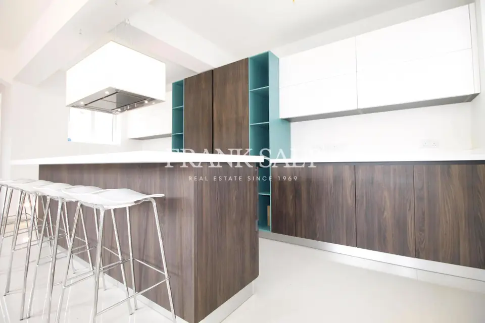 3 bedroom Apartment to rent in Ta' Xbiex