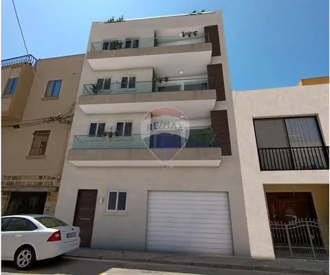 Garage (Residential) for sale in Iklin