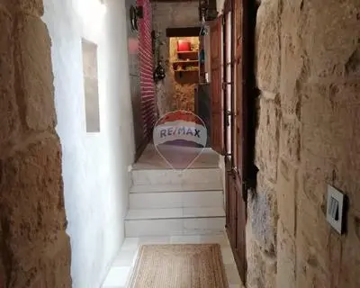 2 bedroom House of Character for sale in Manikata