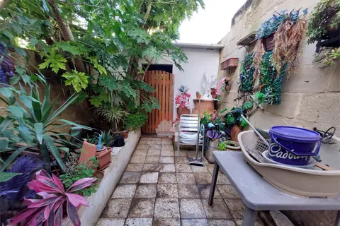 3 Bedroom Town House For Sale in Paola