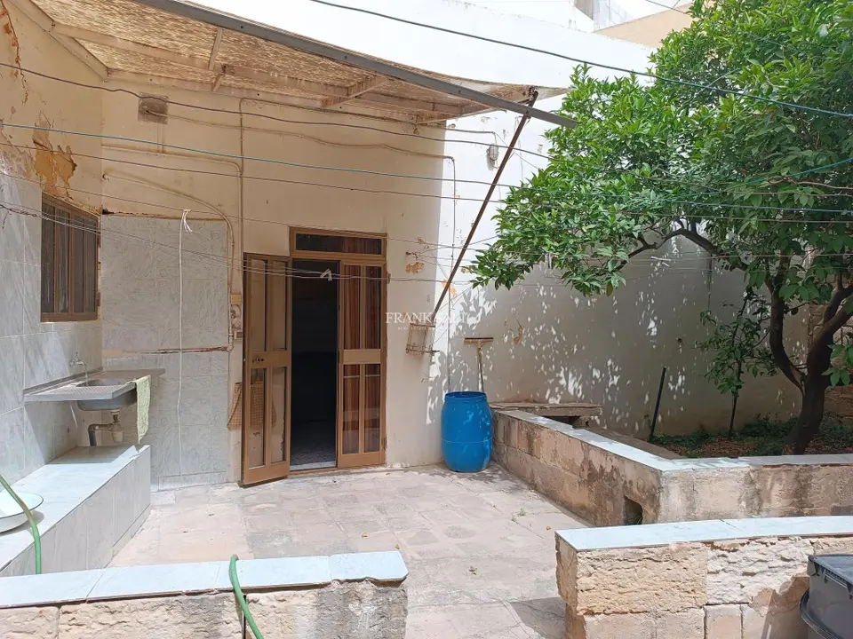 Qormi, Unconverted Townhouse