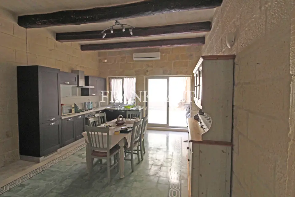 Naxxar, Furnished Town House