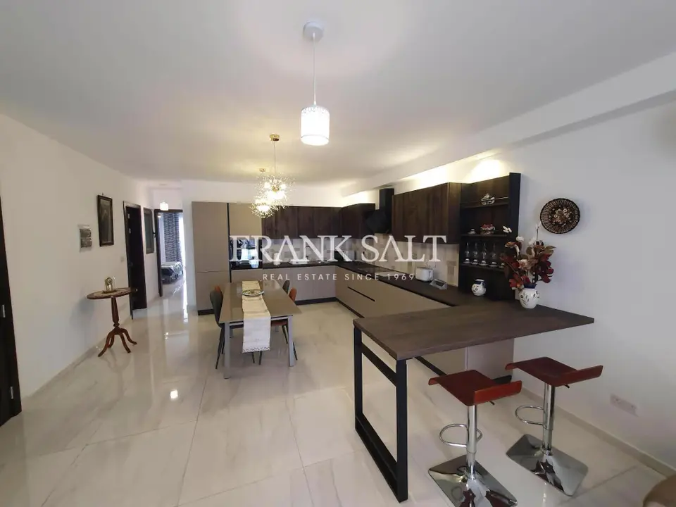 Pembroke, Furnished Apartment